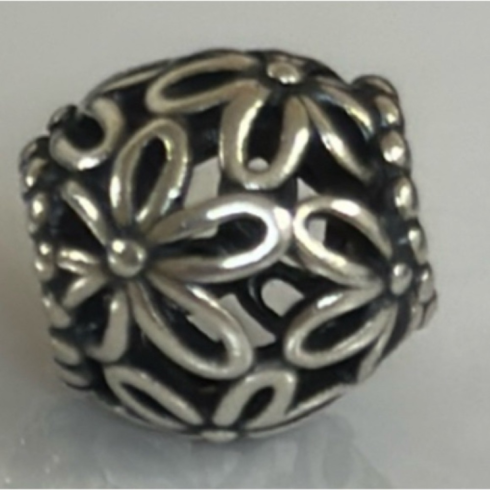Pandora Flowers design charm